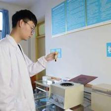 23歲基層檢驗醫生曹綱 在平凡崗位上書寫醫療報國篇章